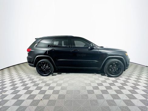 Used 2019 Jeep Grand Cherokee Laredo AWD/4WD image 11