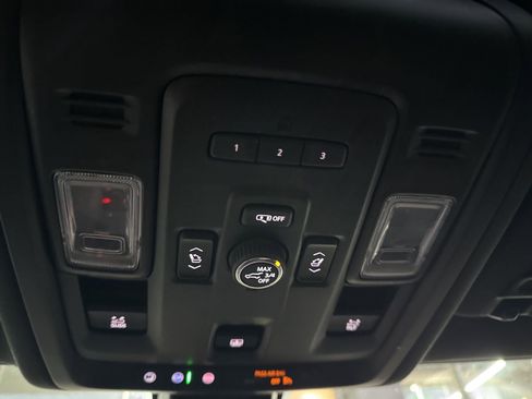 Used 2022 GMC Yukon SLT w/ SLT Premium Package image 21