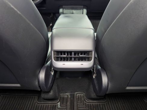 Used 2025 Tesla Model Y Long Range image 19