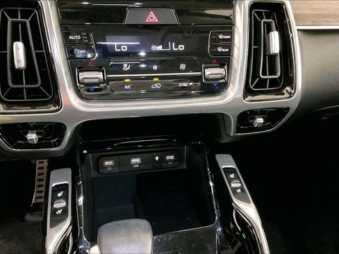 Used 2023 Kia Sorento SX Prestige AWD/4WD image 16