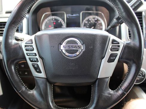 Used 2018 Nissan Titan PRO-4X w/ Pro-4x Convenience Package AWD/4WD image 13