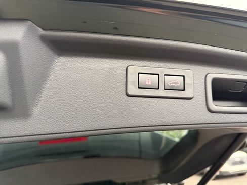 Used 2023 Subaru Forester Limited AWD/4WD image 8
