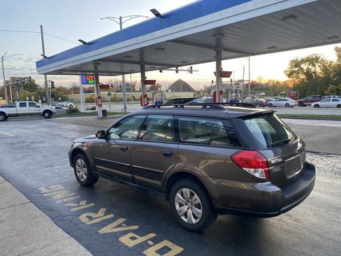 Used 2009 Subaru Outback 2.5i image 7