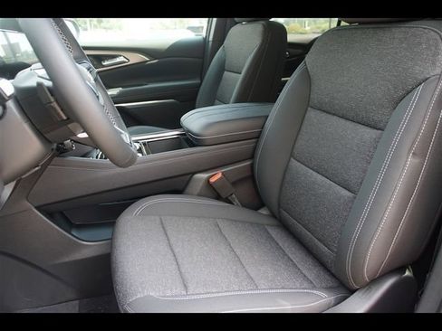 New 2026 Chevrolet Traverse LT image 3