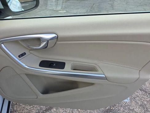 Used 2015 Volvo V60 T5 Premier w/ Convenience Package image 15