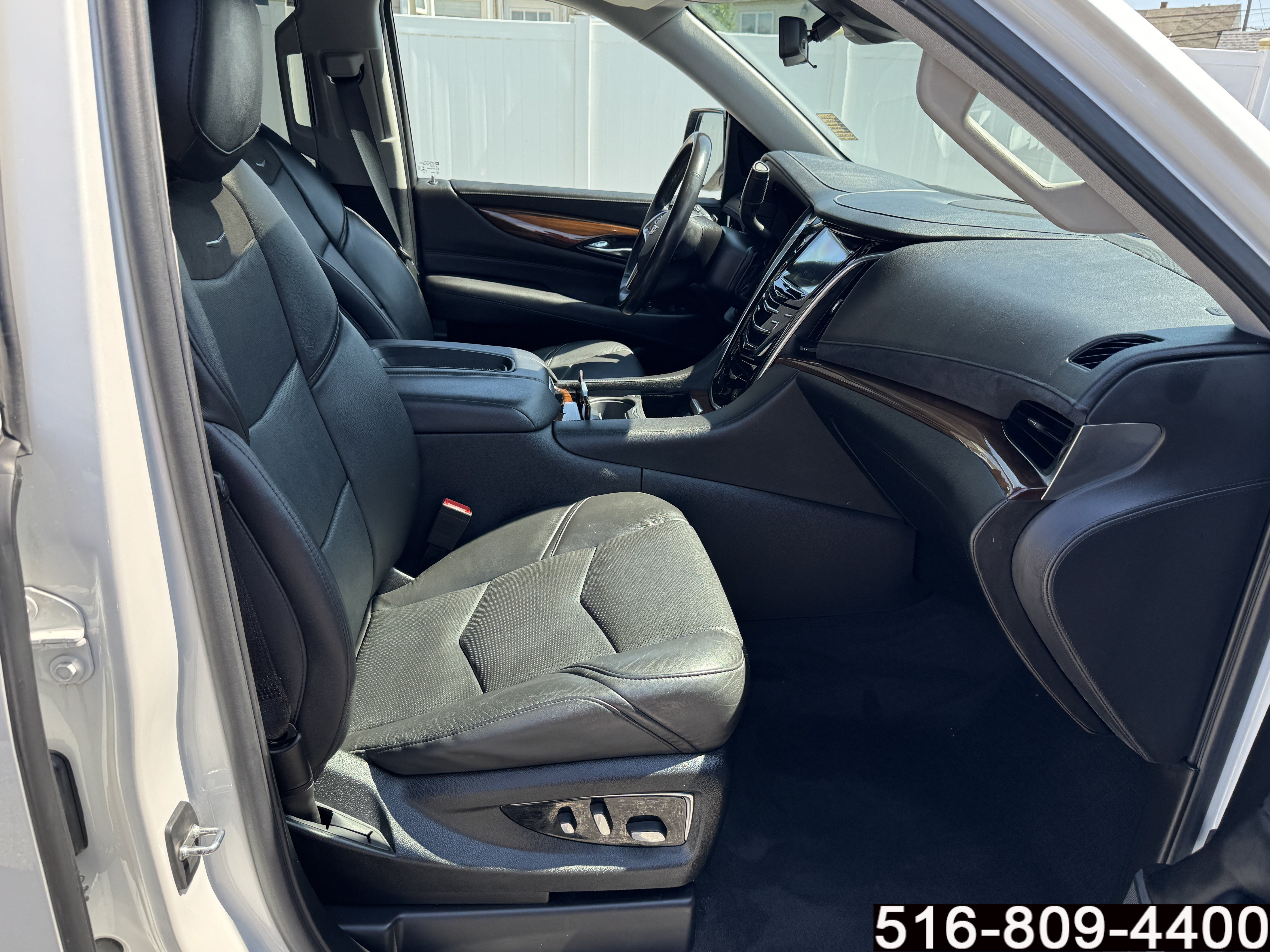 Used 2020 Cadillac Escalade Luxury AWD/4WD image 32
