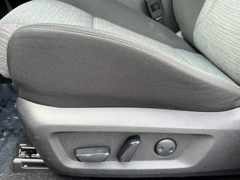 Used 2023 Nissan Rogue SV AWD/4WD image 11