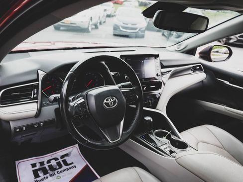 Used 2022 Toyota Camry XSE w/ Navigation Package FWD image 2
