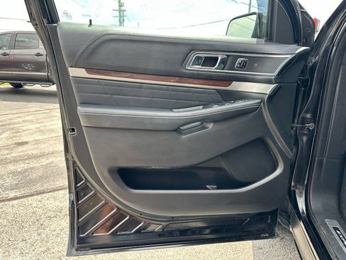 Used 2017 Ford Explorer Platinum AWD/4WD image 18