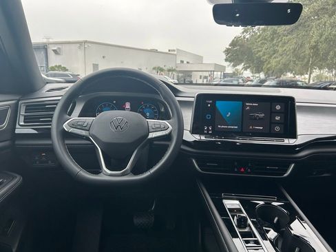 New 2026 Volkswagen Atlas SE image 48