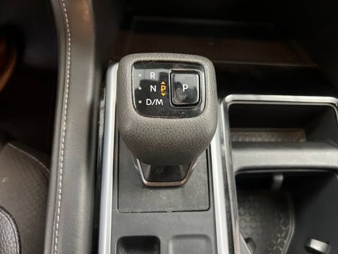 Used 2025 Nissan Pathfinder SL FWD image 56