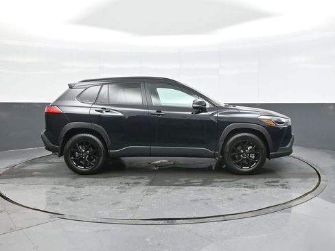 Certified 2025 Toyota Corolla Cross LE image 8