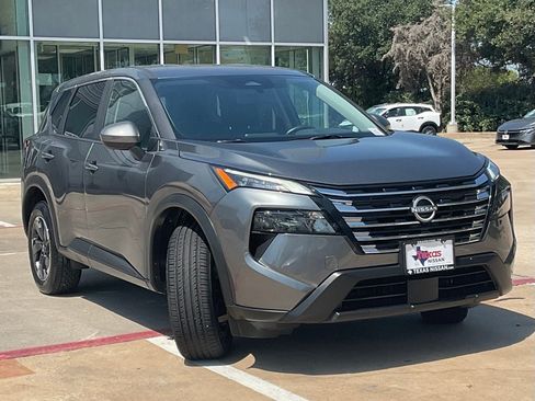 Used 2025 Nissan Rogue SV AWD/4WD image 3