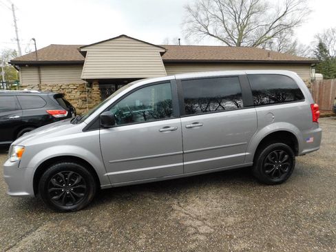 Used 2017 Dodge Grand Caravan SE w/ Power Window Group FWD image 17