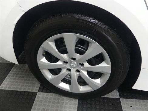 Used 2022 Toyota Corolla LE FWD image 16
