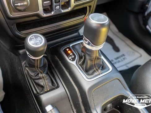 Used 2023 Jeep Wrangler Unlimited Sahara image 35