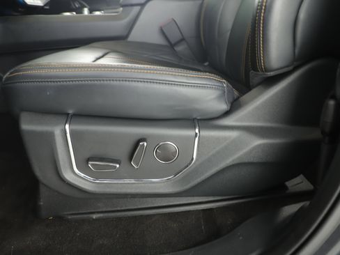 Used 2023 Ford Expedition Platinum image 6