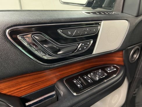 Used 2020 Lincoln Navigator Reserve w/ Luxury Package image 31
