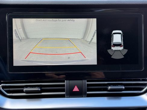 Used 2020 Kia Niro EX Premium FWD image 27