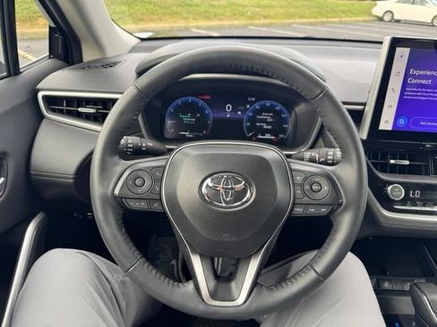 Used 2026 Toyota Corolla Cross XLE w/ Convenience Package AWD/4WD image 15