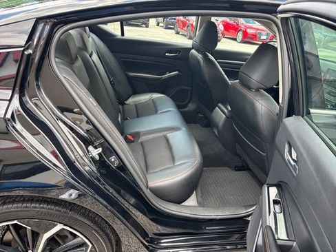 Used 2024 Nissan Altima 2.5 SR FWD image 40