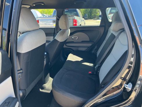 Used 2016 Kia Soul FWD image 10