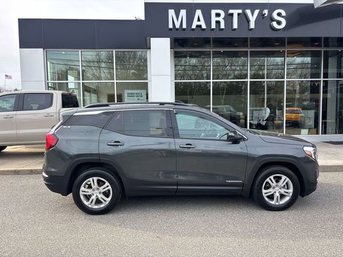 Used 2020 GMC Terrain SLE w/ Driver Convenience Package AWD/4WD image 3
