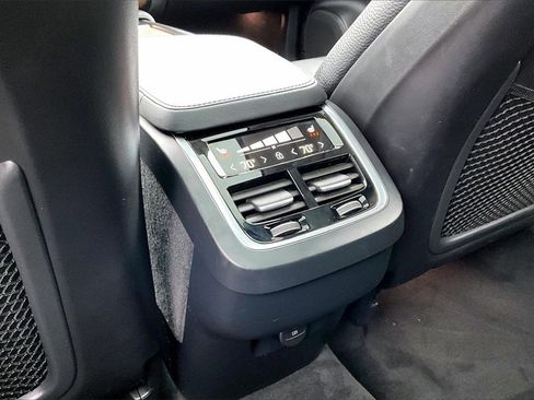 Used 2024 Volvo XC90 B6 Plus image 10