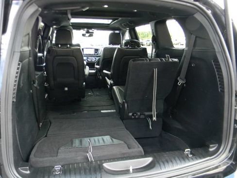 Used 2025 Chrysler Pacifica Limited FWD image 20