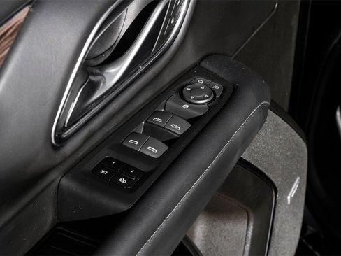 Used 2022 Chevrolet Suburban LT image 46