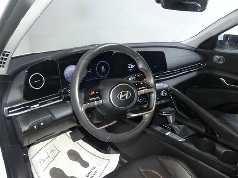 Used 2025 Hyundai Elantra Limited FWD image 23