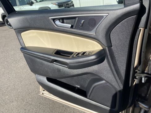 Used 2020 Ford Edge SEL w/ Convenience Package image 17