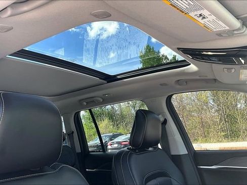 Used 2023 Jeep Grand Cherokee Limited w/ Black Appearance Package image 22