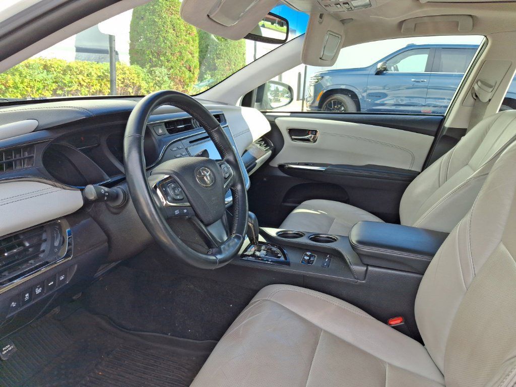 Used 2018 Toyota Avalon Limited w/ All Weather Liner Package FWD image 2