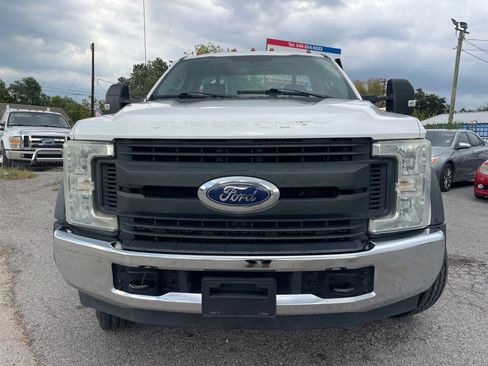 Used 2017 Ford F550 2WD Regular Cab Super Duty image 2