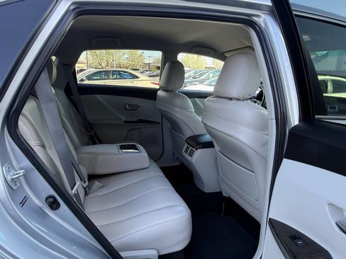 Used 2015 Toyota Venza LE image 16
