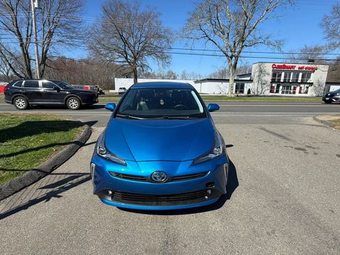 Used 2019 Toyota Prius XLE image 8