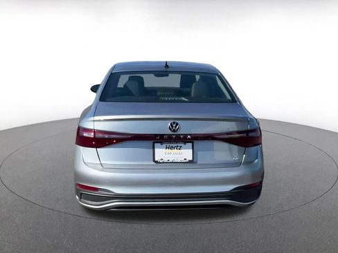 Used 2025 Volkswagen Jetta SE image 12