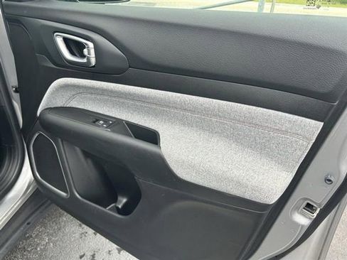 Used 2022 Jeep Compass Latitude image 21