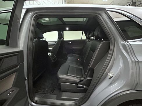 Used 2022 Volkswagen Atlas Cross Sport SEL R-Line AWD/4WD image 19