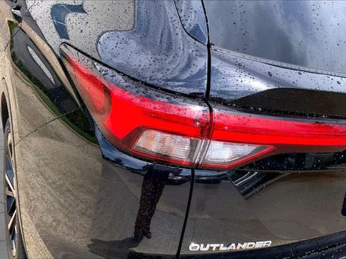 Used 2024 Mitsubishi Outlander SE FWD image 27