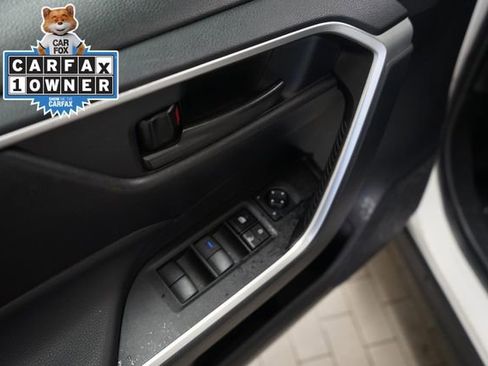 Used 2021 Toyota RAV4 LE image 11