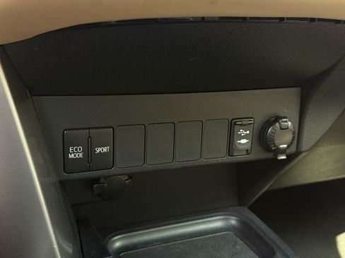 Used 2017 Toyota RAV4 XLE FWD image 21