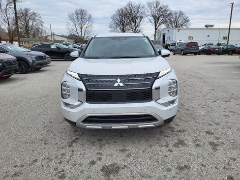 Used 2024 Mitsubishi Outlander SE Black Edition image 16