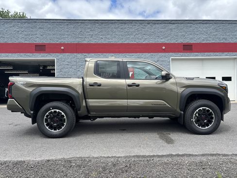 New 2026 Toyota Tacoma TRD Off-Road AWD/4WD image 2