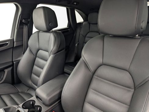 Certified 2025 Porsche Macan image 22