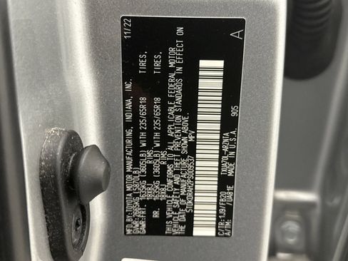 Used 2023 Toyota Highlander LE image 23