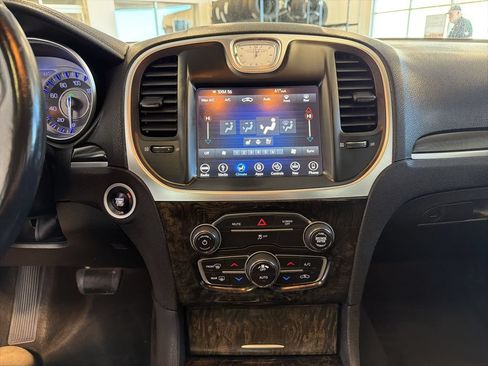 Used 2018 Chrysler 300 Limited AWD/4WD image 16