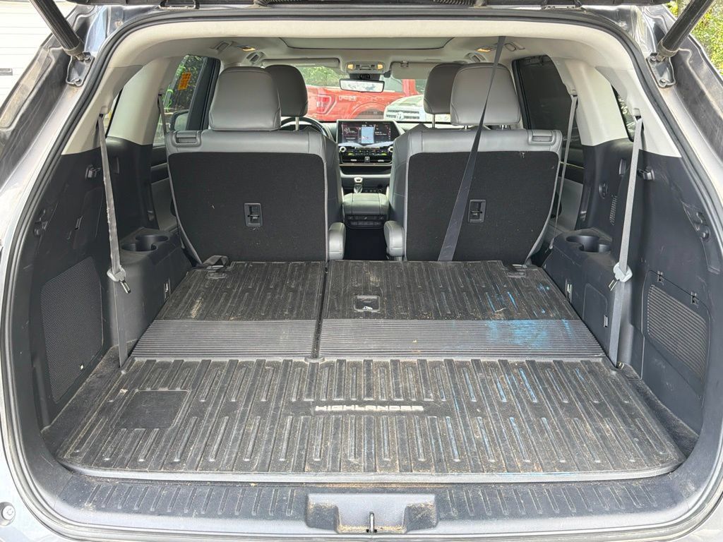 Used 2021 Toyota Highlander Platinum AWD/4WD image 24