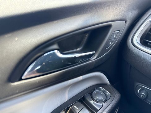 Used 2023 Chevrolet Equinox LT FWD image 27